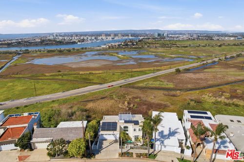8120 Billowvista Dr, Playa del Rey, CA, 90293-7806 | Card Image