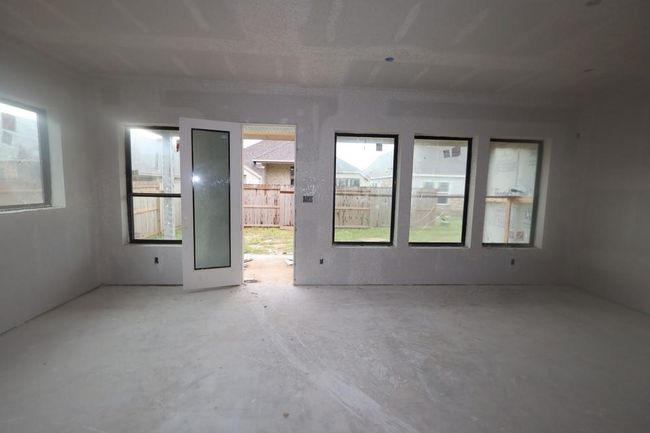 12327 Sweet Gum Dr, House other with 4 bedrooms, 3 bathrooms and 3 parking in Mont Belvieu TX | Image 8