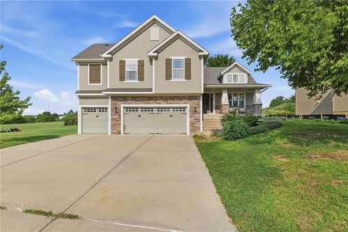 13317 Davis Ave, Bonner Springs, KS, 66012-1701 | Card Image