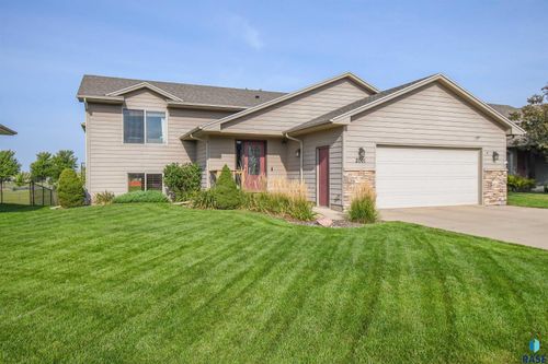 2001 S Haraldson Ave, Sioux Falls, SD, 57106-2611 | Card Image