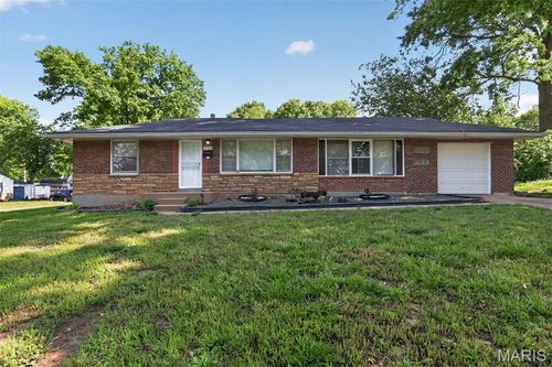 1233 Bosworth Drive, St Louis, MO, 63137 | Card Image