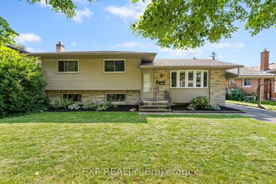 6536 Glengate St, House other with 3 bedrooms, 3 bathrooms and 3 parking in Niagara Falls ON | Image 2