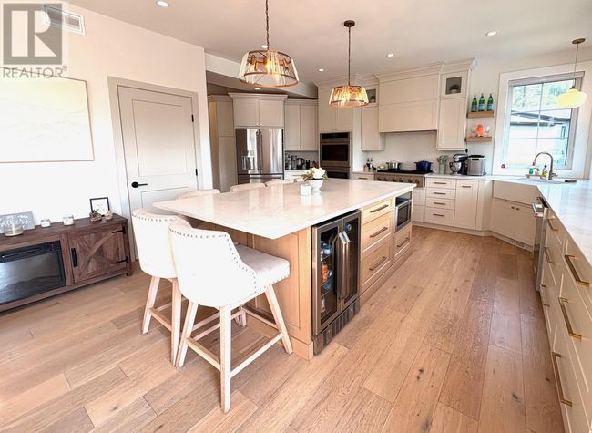 2105 Foothill Dr, Home with 5 bedrooms, 3 bathrooms and null parking in Thunder Bay ON | Image 9