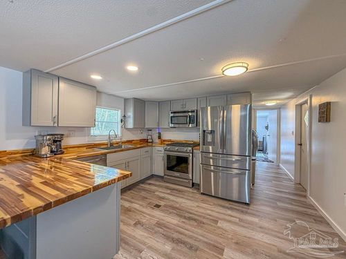 3637 Diamond St, Pace, FL, 32571-1043 | Card Image