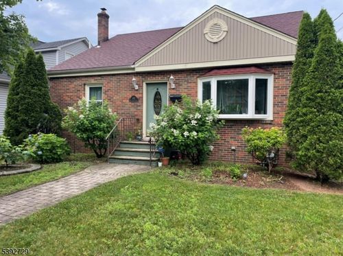 640 New York Ave, Lyndhurst, NJ, 07071-1630 | Card Image