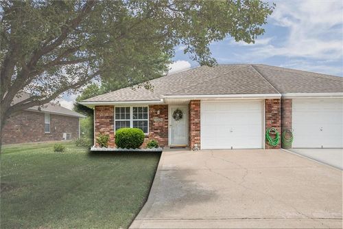 1024 Christie Ln, Grain Valley, MO, 64029-8435 | Card Image