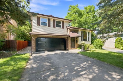 733 Tarn Crt, Oshawa, ON, L1J6Y8 | Card Image