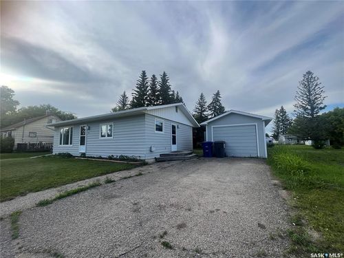 514 Sussex Ave, Esterhazy, SK, S0A0X0 | Card Image