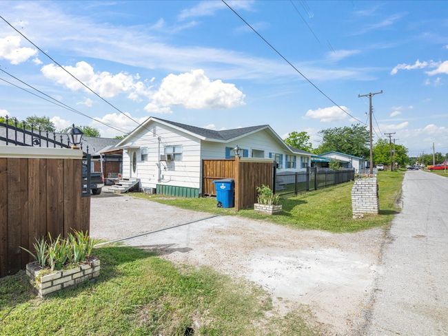 707 Washington St, House other with 3 bedrooms, 1 bathrooms and null parking in Ennis TX | Image 25