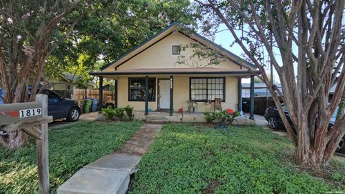 1819 W Wildwood Dr, San Antonio, TX, 78201-2849 | Card Image