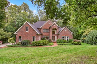 10 Hatteras Court, House other with 4 bedrooms, 3 bathrooms and null parking in Greensboro NC | Image 2