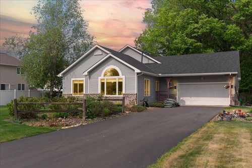 4416 Helmo Ave N, Oakdale, MN, 55128-2258 | Card Image