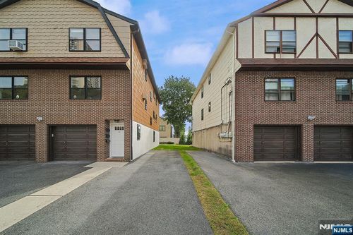 93 Myrtle Ave, Edgewater, NJ, 07020-1857 | Card Image