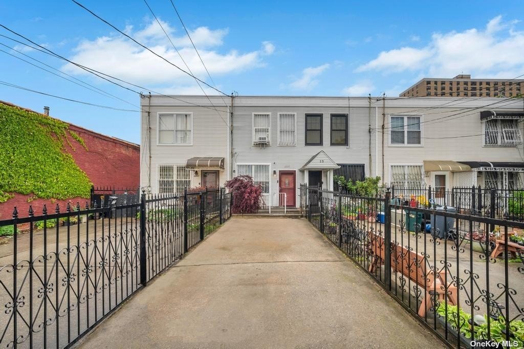 37th St, Brooklyn, NY 11224