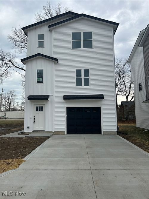 1053 Peach Blvd, Willoughby, OH, 44094-7152 | Card Image