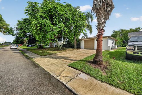 5612 Mockingbird Dr, NEW PORT RICHEY, FL, 34652-6320 | Card Image