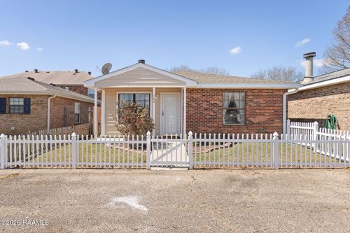 109 Saint Pius Pl, Youngsville, LA, 70592-5301 | Card Image