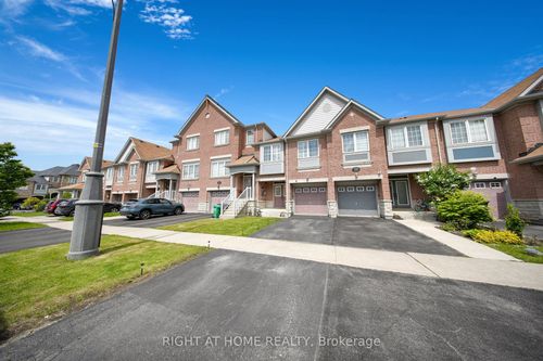 51 Lorenzo Cir, Brampton, ON, L6R3N4 | Card Image