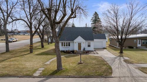 301 S Oak St, Hendricks, MN, 56136-9530 | Card Image