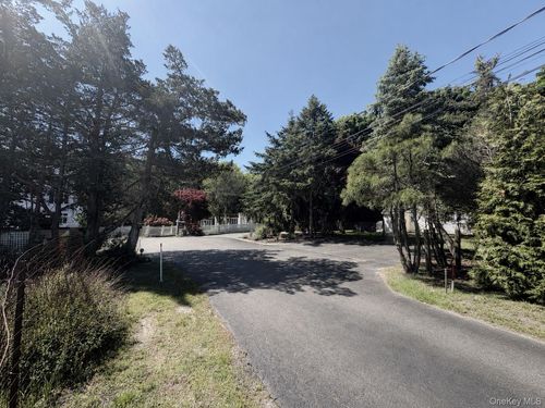 533, 531, 529 Montauk Highway, Southampton, NY, 11978 | Card Image