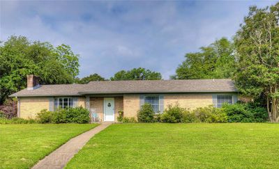 Ranch-style house featuring a front lawn | Image 1