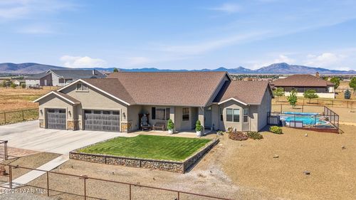8350 N Covered Wagon Trl, Prescott Valley, AZ, 86315-8026 | Card Image