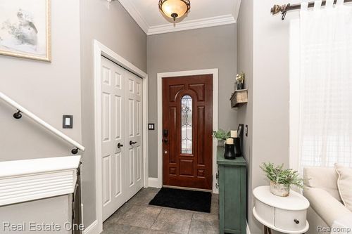 820 Quatro Ln, Leonard, MI, 48367-2538 | Card Image