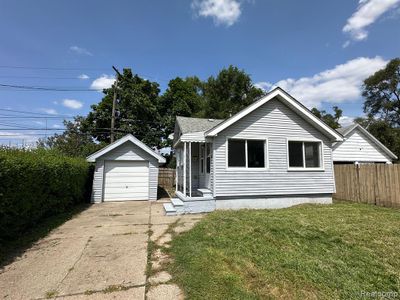 320 Chestnut Avenue, Home with 1 bedrooms, 1 bathrooms and null parking in Hazel Park MI | Image 1