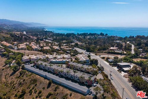 apt-22-28711 Pacific Coast Hwy, Malibu, CA, 90265-3945 | Card Image