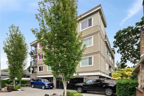 404-1615 Bay St, Victoria, BC, V8R2B7 | Card Image