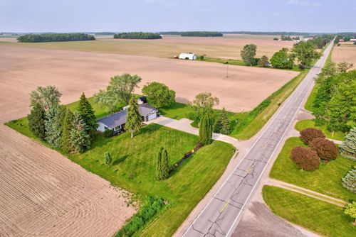 9826 Frankenmuth Rd, Vassar, MI, 48768-9464 | Card Image