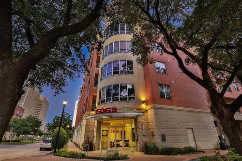 apt-215-300 St Joseph Pkwy, Houston, TX, 77002-8613 | Card Image