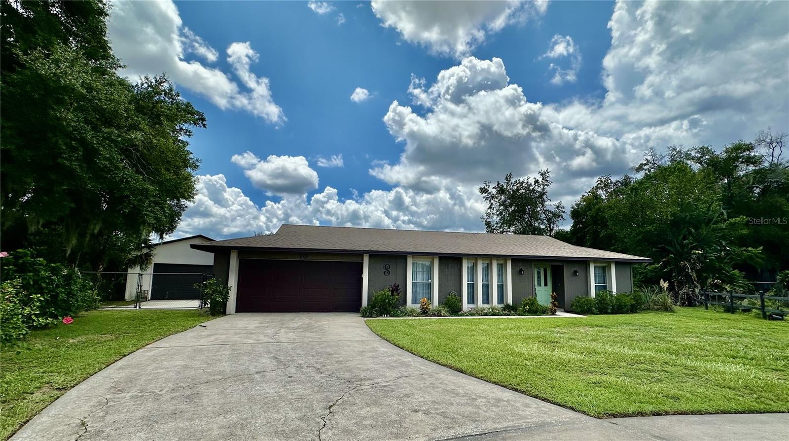 Oak Ct, Eustis, FL 32726