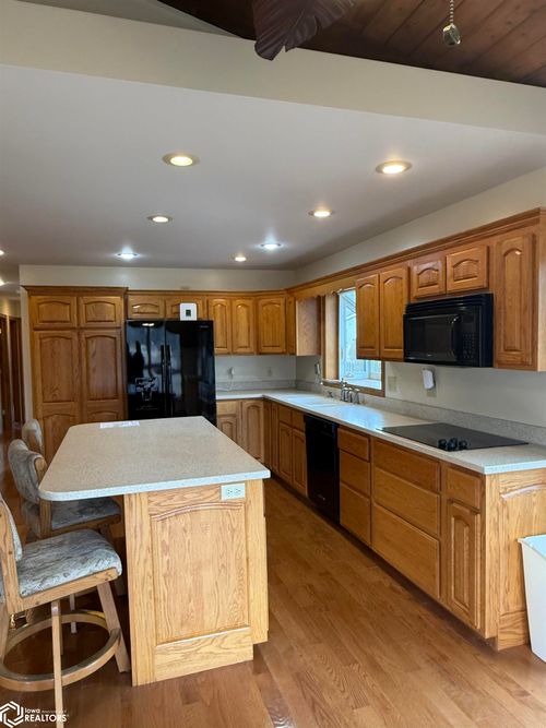 700 Blackhawk Blvd, Burlington, IA, 52601-6612 | Card Image