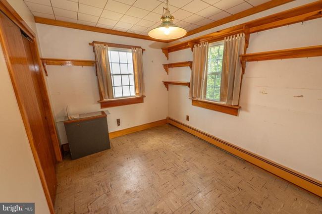 6112 Chestnut St, House other with 4 bedrooms, 1 bathrooms and null parking in Zionsville PA | Image 6