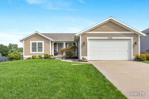 5235 Quest Dr, Wyoming, MI, 49418-8353 | Card Image