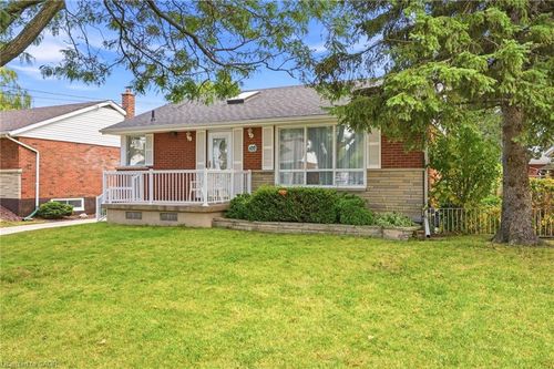 137 Terrace Dr, Hamilton, ON, L9A2Y8 | Card Image