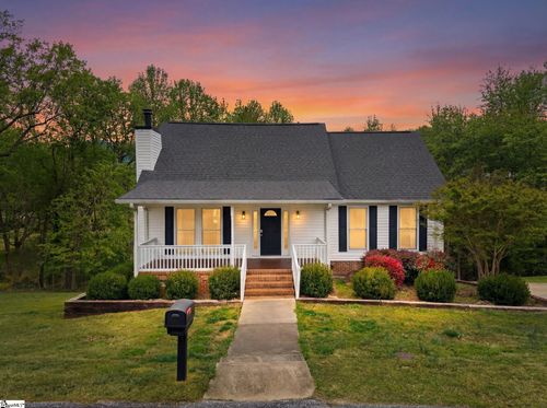 17 Hester Road, Greenville, SC, 29609-6400 | Card Image