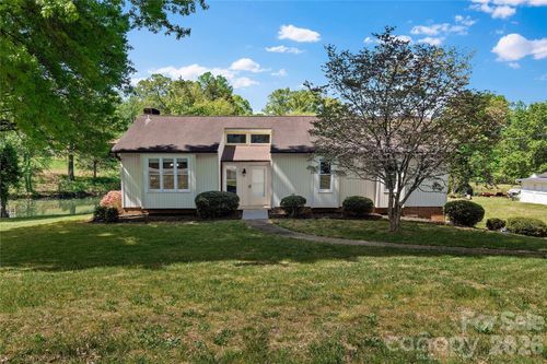 4062 Yarbrough Ave, Winston Salem, NC, 27106-1642 | Card Image