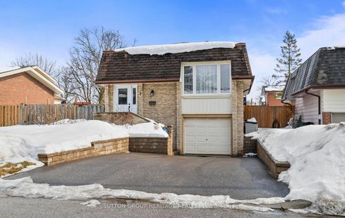 7 Harper Crt, Whitby, ON, L1N5X8 | Card Image