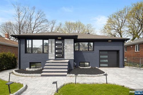 1061 Glen Rd, Fort Lee, NJ, 07024-1632 | Card Image