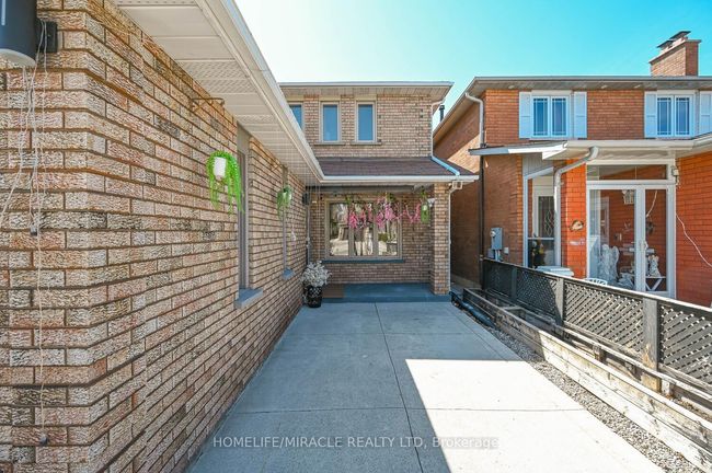 22 Cranberry Cres, House other with 5 bedrooms, 4 bathrooms and 5 parking in Brampton ON | Image 4
