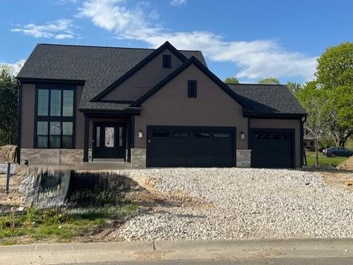 W251N2459 Valleyview Circle, Pewaukee, WI, 53072 | Card Image