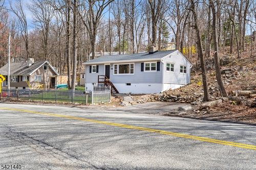 67 Breakneck Rd, Highland Lakes, NJ, 07422-1500 | Card Image