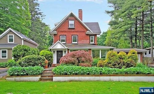 21 Meadow St, Demarest, NJ, 07627-2406 | Card Image