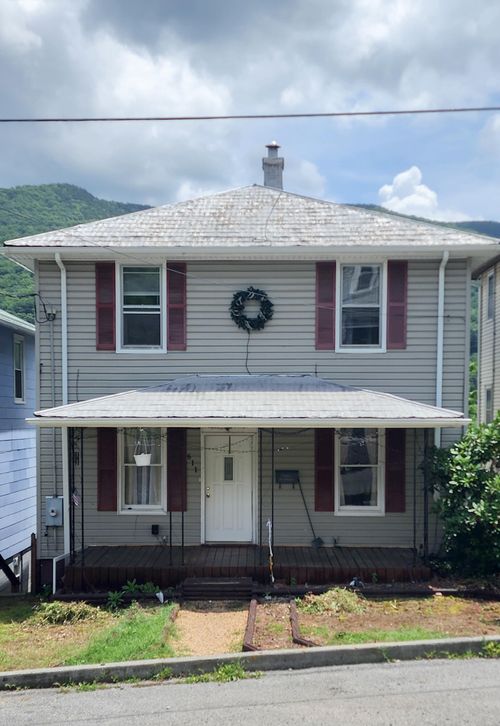 611 Alleghany St, Clifton Forge, VA, 24422-1211 | Card Image