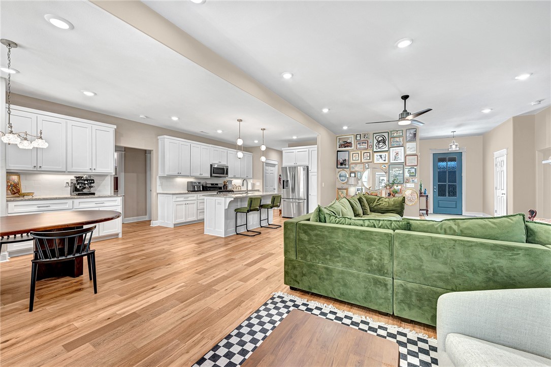 Overton Dr, Bella Vista, AR 72714