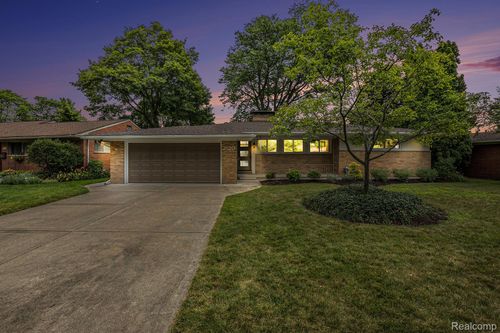 2120 Laurome Dr, Royal Oak, MI, 48073-5002 | Card Image