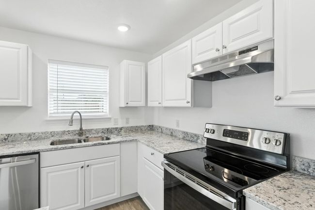 1004 E Fannin St, Home with 0 bedrooms, 0 bathrooms and null parking in Luling TX | Image 11