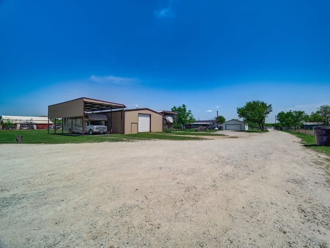 30x40 Shop, two overhead doors, concrete floors, two RV covered parking spaces. | Image 19